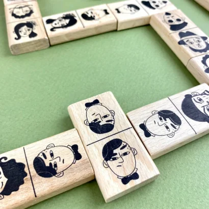 Настільна гра Доміно &quot;Персонажі&quot; 900620 від 2 до 6 гравців 45 елементів 