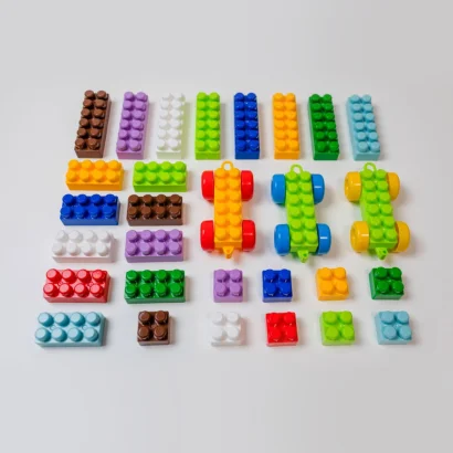 Дитячий набір "Граємось та навчаємось" 04660/7 в наборі стіл, стілець, конструктор