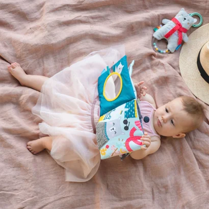 Розвиваюча книжка для візочка колекції &laquo;Полярне сяйво&raquo; - ЩО ВДЯГНЕ ВЕДМЕДИК ПОЛ