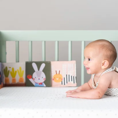 Розвиваюча книжка-розкладушка колеції "Садочок у місті" &ndash; ЗАЙЧИКИ