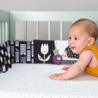 Розвиваюча книжка-розкладушка колеції "Садочок у місті" &ndash; ЗАЙЧИКИ