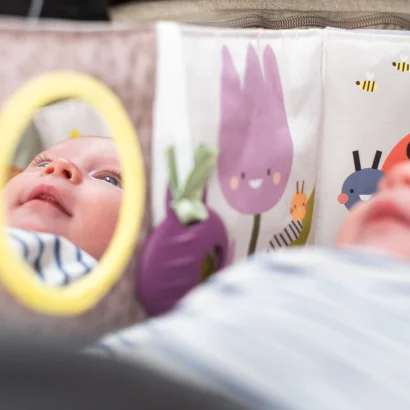 Розвиваюча книжка-розкладушка колеції "Садочок у місті" &ndash; ЗАЙЧИКИ