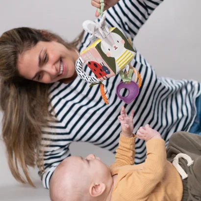 Розвиваюча іграшка-кубик колекції "Садочок у місті" - ЇЖАЧОК І БУРЯЧОК