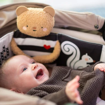 Розвивальна книжка-розкладушка 2-в-1 &ndash; ОБІЙМИ ВЕДМЕДИКА