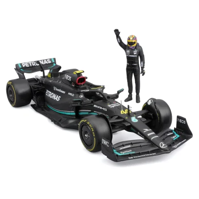 Автомодель з фігуркою - MERCEDES-AMG F1 W14 E PERFORMANCE (1:24)