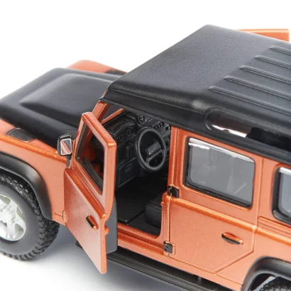 Автомодель - LAND ROVER DEFENDER 110 (асорті білий, помаранчевий металік 1:32)