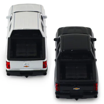 Автомодель - CHEVROLET SILVERADO 2017 (перламутрово-білий, чорний)