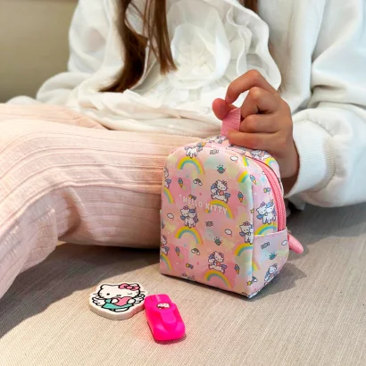 Колекційна сумка-сюрприз HELLO KITTY &ndash; ПРИЄМНІ ДРІБНИЧКИ (у дисплеї)