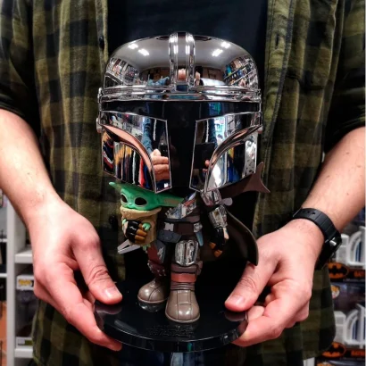 Ігрова фігурка FUNKO POP! серії &quot;Мандалорець&quot; - МАНДАЛОРЕЦЬ В ХРОМІ З МАЛЮКОМ (25 сm)