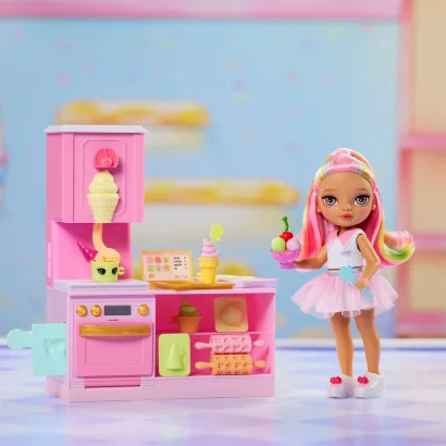 Ігровий набір з лялькою RAINBOW HIGH серії "Littles" &ndash; КОНДИТЕРСЬКА КЕНДІ (з аксес.)