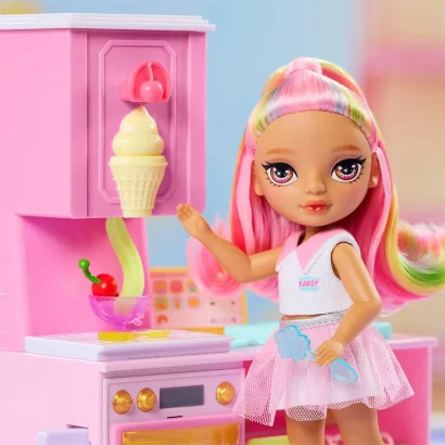 Ігровий набір з лялькою RAINBOW HIGH серії "Littles" &ndash; КОНДИТЕРСЬКА КЕНДІ (з аксес.)