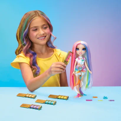 Ігровий набір з лялькою RAINBOW HIGH (РЕЙНБОУ ХАЙ) серії "Крейда для волосся та стиль" &ndash; АМАЯ
