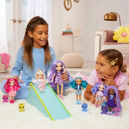 Ігровий набір з лялькою RAINBOW HIGH серії "Littles" - МАДЖЕНТА (з аксес.)