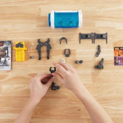 Ігровий набір з фігуркою ASTROPOD &ndash; МІСІЯ &laquo;РУХАЙСЯ В ЕКЗОСКЕЛЕТІ&raquo; (деталі екзоскелета, фігурка)