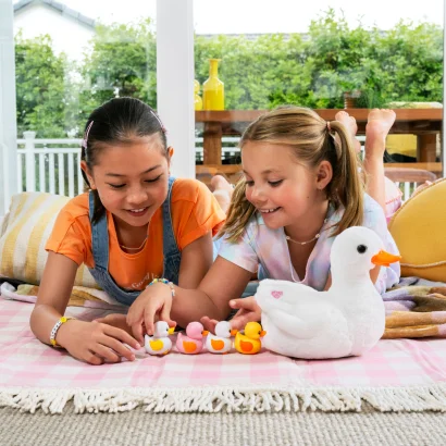 Інтерактивний ігровий набір-сюрприз PETS ALIVE S1 – МАМА КАЧЕЧКА З СЮРПРИЗОМ