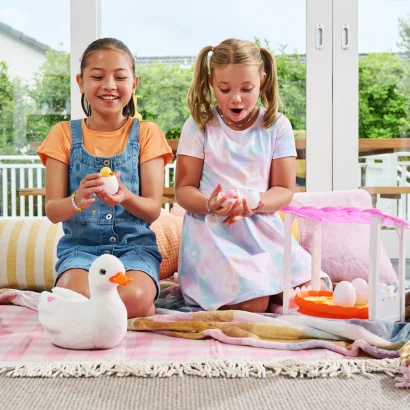 Інтерактивний ігровий набір-сюрприз PETS ALIVE S1 – МАМА КАЧЕЧКА З СЮРПРИЗОМ