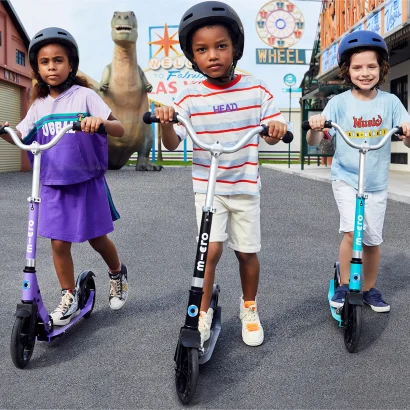 Захисний шолом MICRO - ЗЕЛЕНИЙ З МАЛЮНКОМ НАВУШНИКІВ (52-56 cm, M, світло)