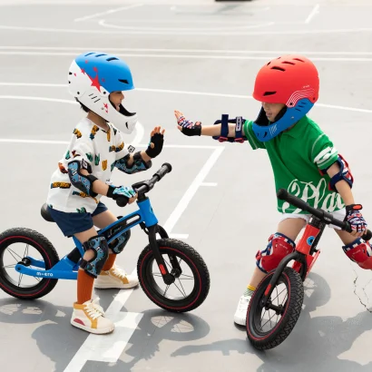 Захисний гоночний шолом MICRO - БІЛО-БЛАКИТНИЙ (48–53 cm, S)