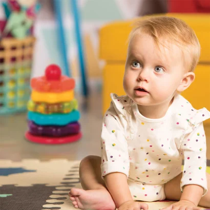 Іграшка, що розвиває &ndash; КОЛЬОРОВА ПІРАМІДКА (7 предметів)