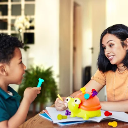 Іграшка, що розвиває &ndash; ЧЕРЕПАШКА-РОЗУМНИЦЯ (світло, звук)