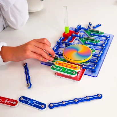 Конструктор електронний DOKA &quot;СВІТЛО ТА КОЛІР RGB&quot;