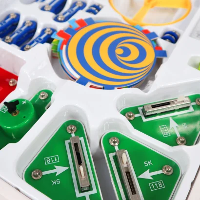 Конструктор електронний DOKA &quot;СВІТЛО ТА КОЛІР RGB&quot;