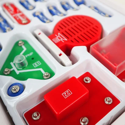 Конструктор електронний DOKA &quot;ПЕРШІ КРОКИ В ЕЛЕКТРОНІЦІ&quot; (Набір В, 15 схем)