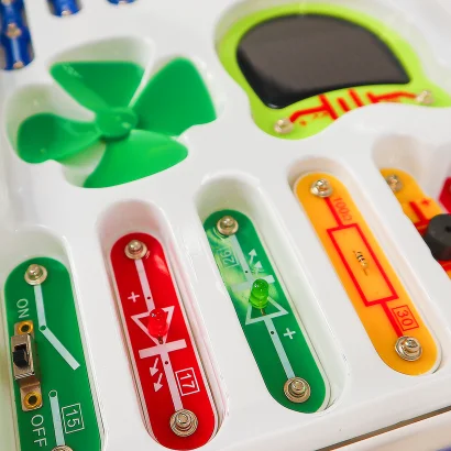 Конструктор електронний DOKA &quot;АЛЬТЕРНАТИВНА ЕНЕРГІЯ&quot; (50 схем)