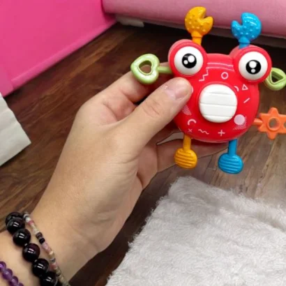 Брязкальце-пищалка &quot;Веселий Крабик&quot; (мікс)