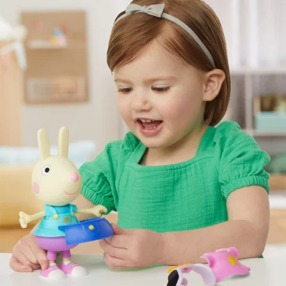 Ігровий набір PEPPA FIGURINES серії "Модна пригода" - ОДЯГНИ РЕБЕККУ