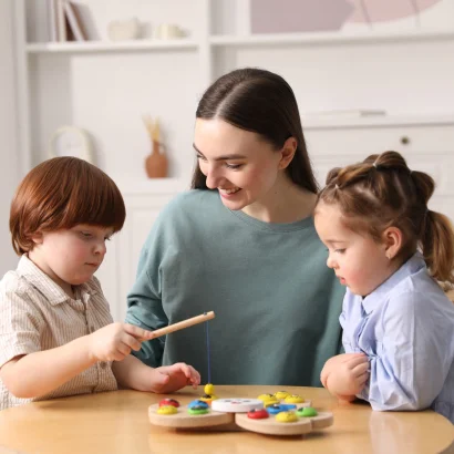 Дерев'яна розвивальна гра "Магнітний сортер Квочка"