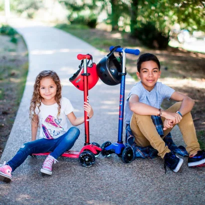 Самокат MICRO серії &quot;Maxi Deluxe LED&quot; – ЧЕРВОНИЙ (до 50 kg, триколісний, світло)