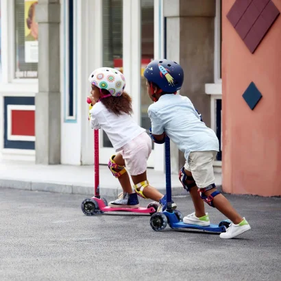 Самокат MICRO серії &quot;Maxi Deluxe LED&quot; –  ТЕМНО-СИНІЙ (до 50 kg, триколісний, світло)