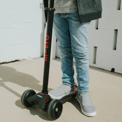 Самокат MICRO серії &quot;Maxi PRO Deluxe&quot; - ЧОРНИЙ/ЧЕРВОНИЙ (до 50 kg, триколісний)