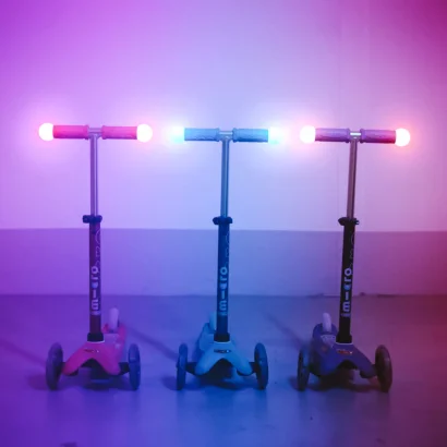 Самокат MICRO серії "Mini Deluxe Magic" &ndash; ФІОЛЕТОВИЙ (до 50 kg, триколісний, світло)