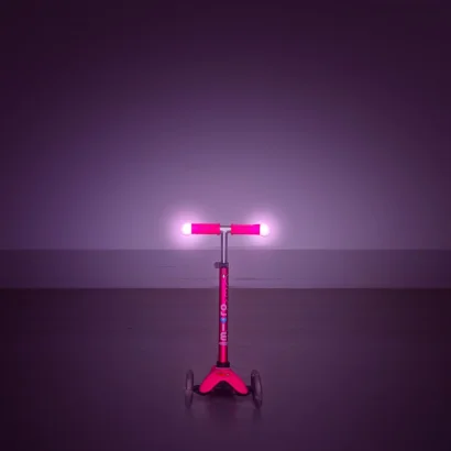 Самокат MICRO серії &quot;Mini Deluxe Magic&quot; – РОЖЕВИЙ (до 50 kg, триколісний, світло)