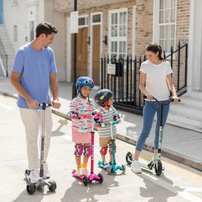 Самокат MICRO серії "Mini Deluxe Magic" &ndash; РОЖЕВИЙ (до 50 kg, триколісний, світло)