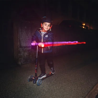 Самокат MICRO серії &quot;Mini Deluxe Magic&quot; – ТЕМНО-СИНІЙ (до 50 kg, триколісний, світло)