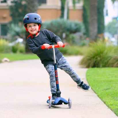 Самокат MICRO серії "Mini Deluxe Foldable LED" &ndash; СИНІЙ (складаний, до 50 кг (kg), триколісний, світло)