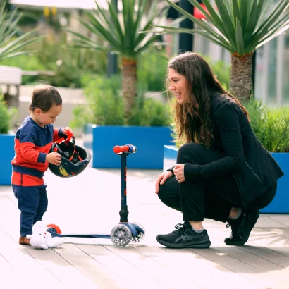 Самокат MICRO серії "Mini Deluxe Foldable LED" &ndash; СИНІЙ (складаний, до 50 кг (kg), триколісний, світло)