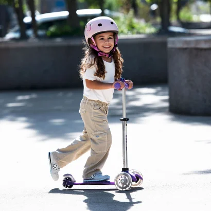 Самокат MICRO серії "Mini Deluxe Fairy Glitter LED" &ndash; ПУРПУРОВИЙ (до 50 kg, 3-х колісний, світло)