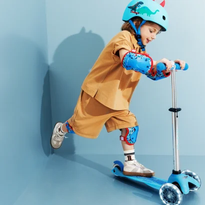 Самокат MICRO серії "Mini Deluxe Glow LED" &ndash; АРКТИЧНИЙ СИНІЙ (до 50 kg, 3-х колісний, світло)