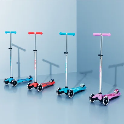 Самокат MICRO серії "Maxi Deluxe Glow LED" &ndash; ЧЕРВОНА АУРА (до 50 kg, 3-х колісний, світло)