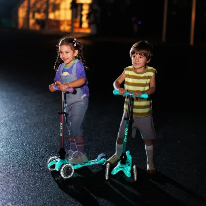 Самокат MICRO серії "Mini Deluxe Foldable Orion Glow LED" &ndash; СИНІЙ (складаний, до 50 кг (kg), триколісний)