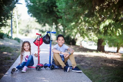 Самокат MICRO серії &quot;Maxi Deluxe LED&quot; – ЧЕРВОНИЙ (до 50 kg, триколісний, світло)