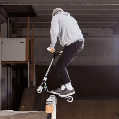 Самокат Micro серії Trixx &amp; Ramp - Чорний