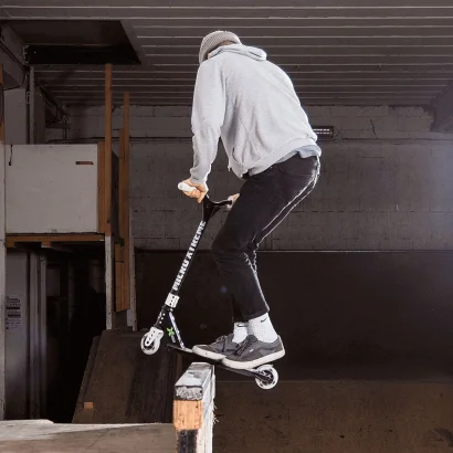 Самокат MICRO серії "Trixx &amp; Ramp" - ЧОРНИЙ (до 100 kg, двоколісний, алюмін.)