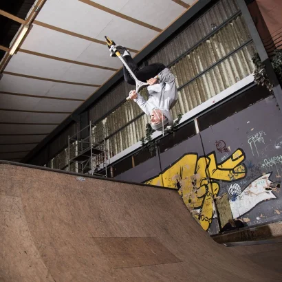 Самокат MICRO серії &quot;Trixx 2.0&quot; – СІРО-ЖОВТИЙ (до 100 kg, двоколісний)