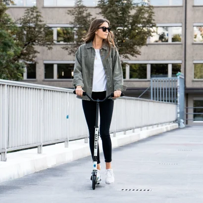 Самокат MICRO серії &quot;Speed Deluxe&quot; - КОЛІР ЗЕЛЕНОЇ ГЛИНИ (складаний, до 100 kg, двоколісний)