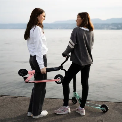 Самокат MICRO серії &quot;Sprite Deluxe&quot; – НЕОНОВИЙ РОЖЕВИЙ (складаний, до 100 kg, двоколісний, світло)